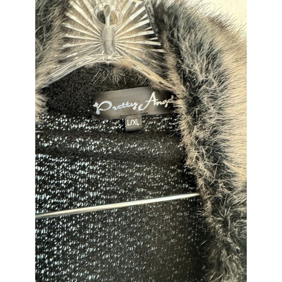 Pretty Angel Sleeveless Faux Fur Trim Oversized Wrap With Toggle Closure L/XL - Picture 4 of 10